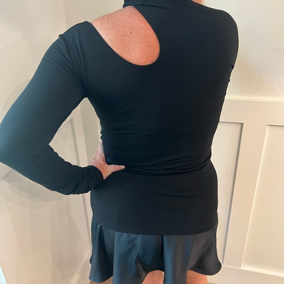 Chic‎ Black Cut-Out Long Sleeve Bodysuit - Picture 2 of 4